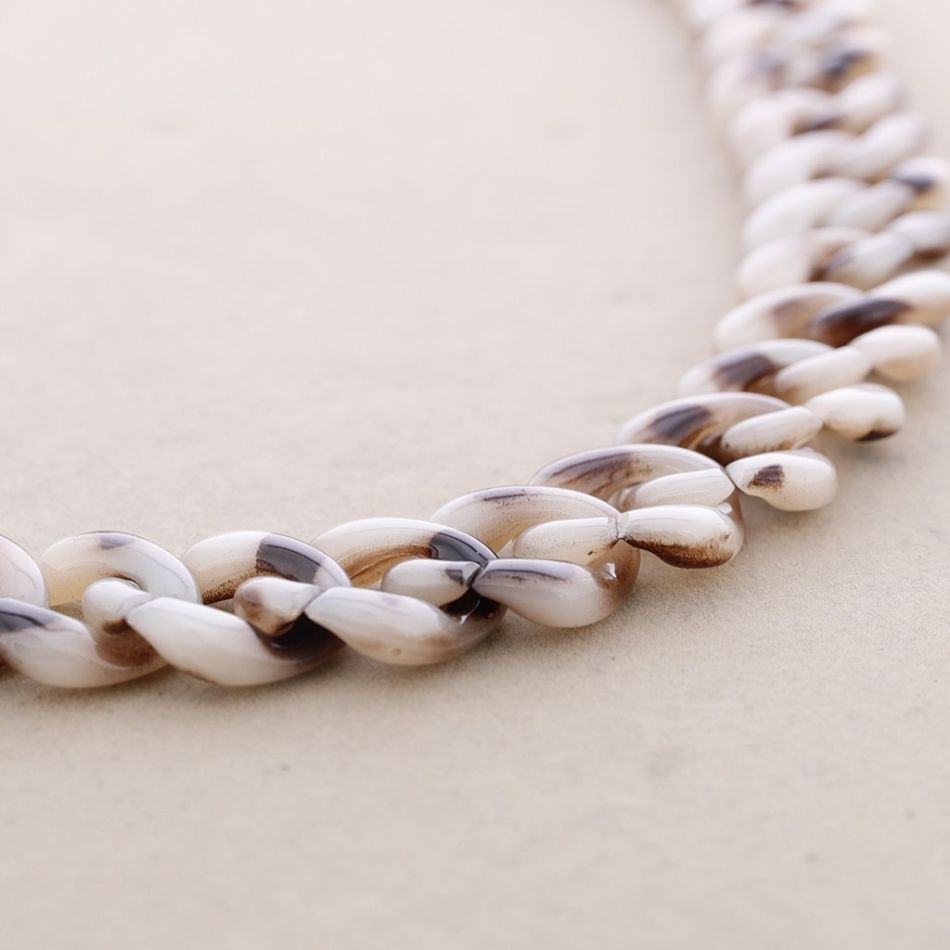 LONG RESIN LINK NECKLACE
