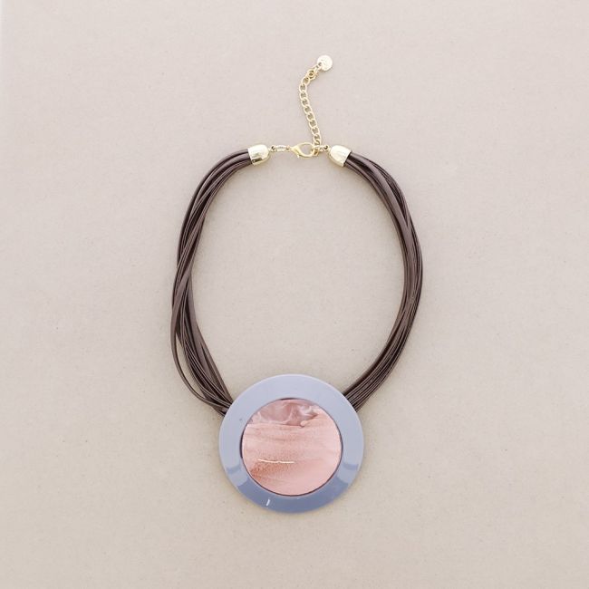 RESIN MEDALLION SHORT NECKLACE