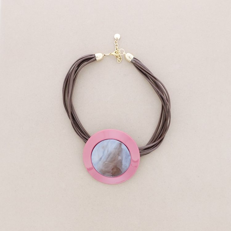 RESIN MEDALLION SHORT NECKLACE 2