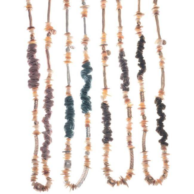 LONG NECKLACE STONES WRINKLED FABRIC