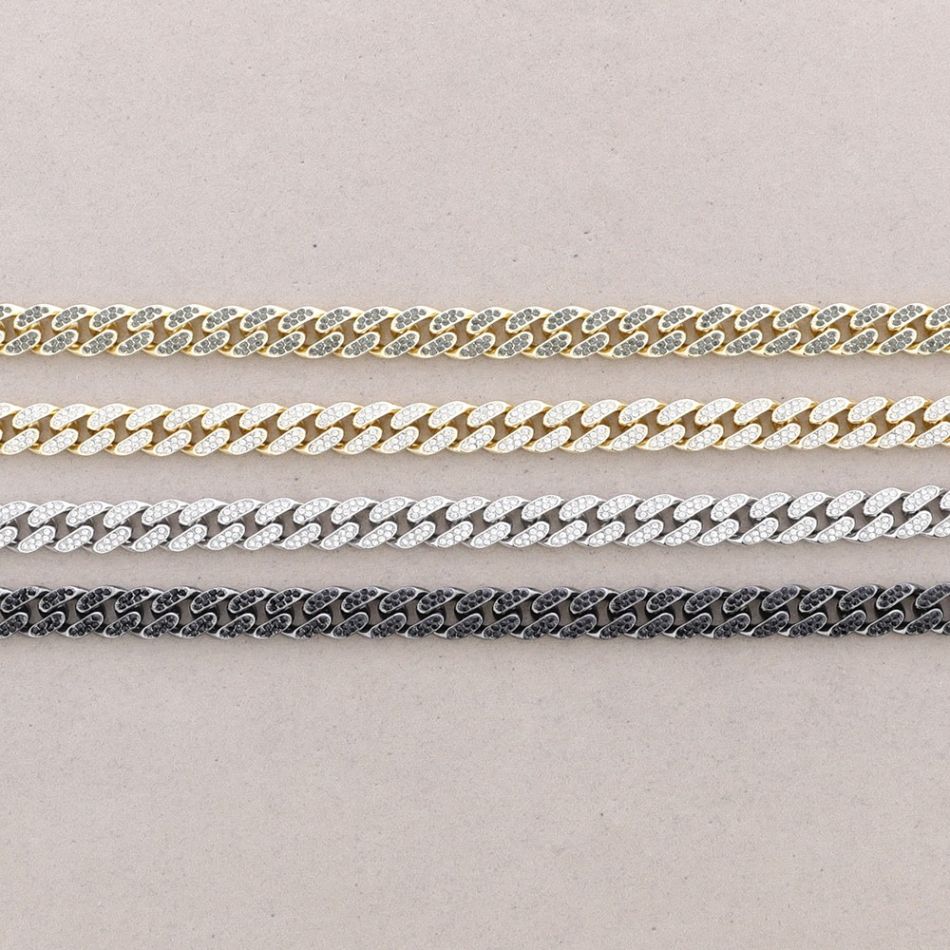 SHORT NECKLACE WITH SQUARE LINKS METAL CRYSTALS