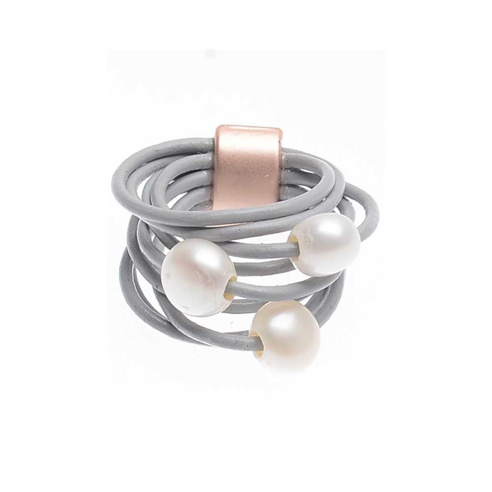 CULTURED PEARLS LEATHER RING