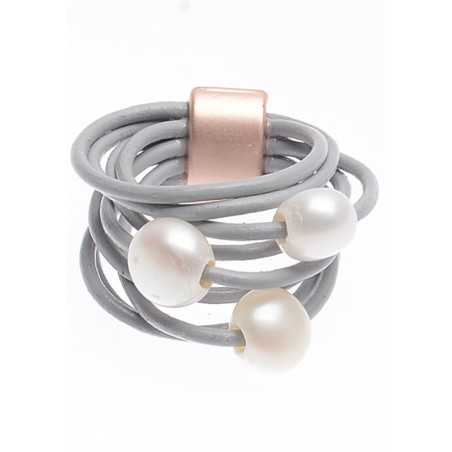 CULTURED PEARLS LEATHER RING