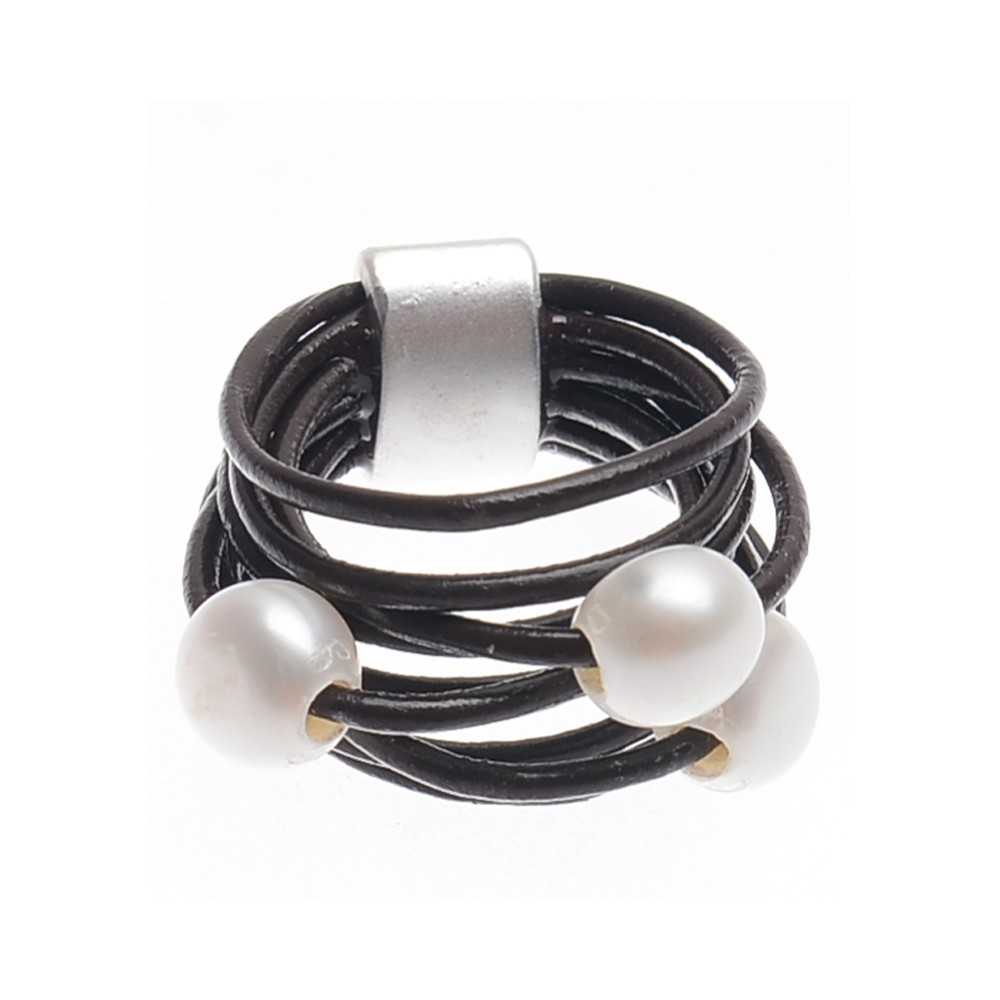 CULTURED PEARLS LEATHER RING