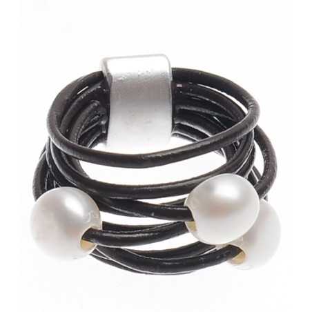 CULTURED PEARLS LEATHER RING