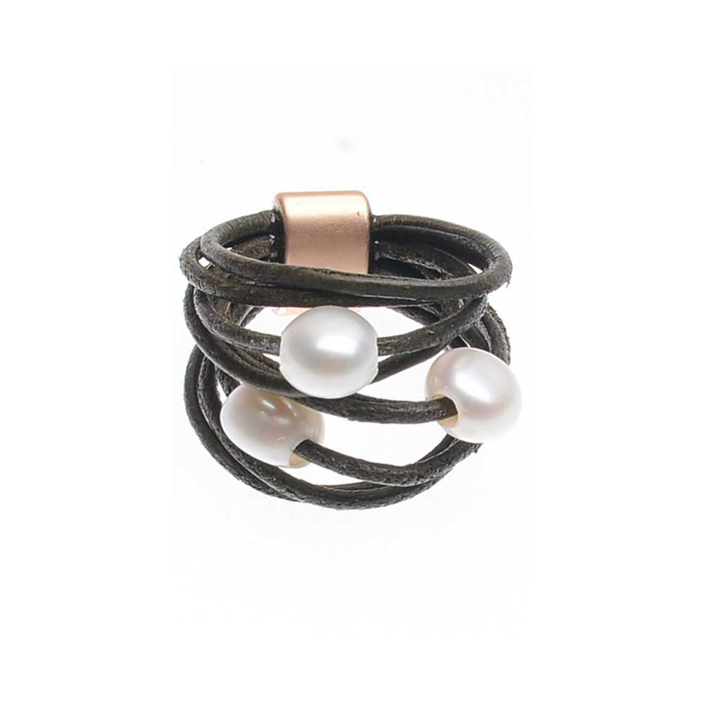 CULTURED PEARLS LEATHER RING