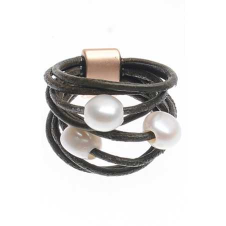 CULTURED PEARLS LEATHER RING