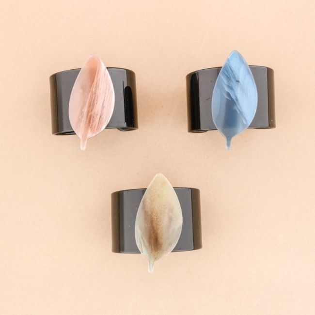 LEAF RESIN OPEN BRACELET