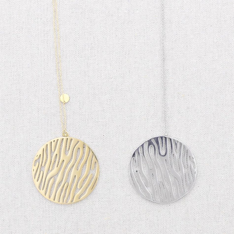 STEEL NECKLACE PENDANT WITH FRETWORK MEDAL