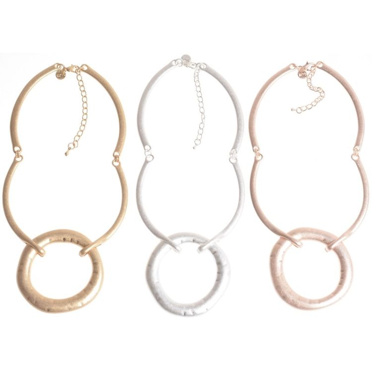 METAL RING PENDANT SHORT NECKLACE 2