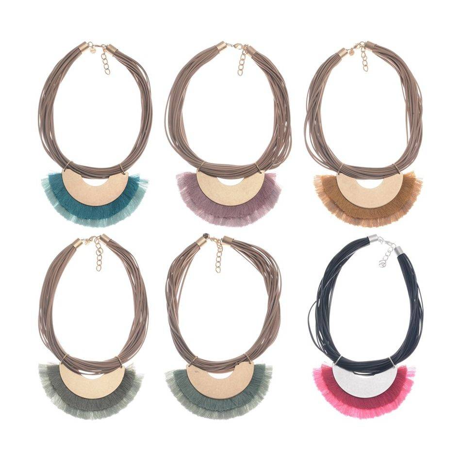 FRINGED METAL PENDANT SHORT NECKLACE