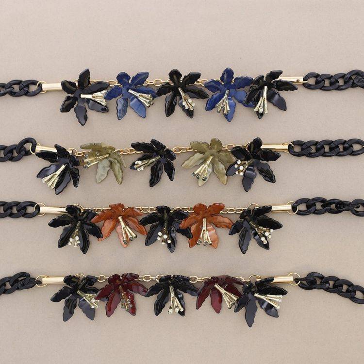 5 RESIN FLOWERS SHORT NECKLACE 2