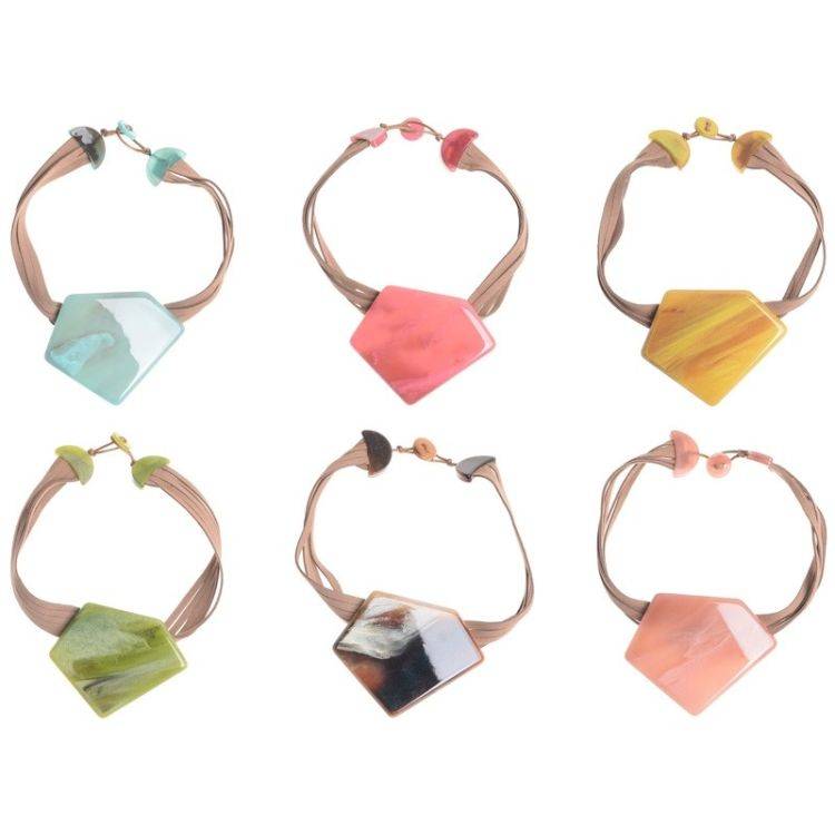 RESIN IRREGULAR SHAPE PENDANT SHORT NECKLACE 2