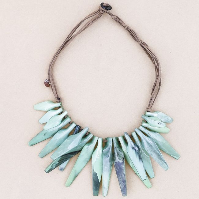 RESIN BEADS SHORT NECKLACE