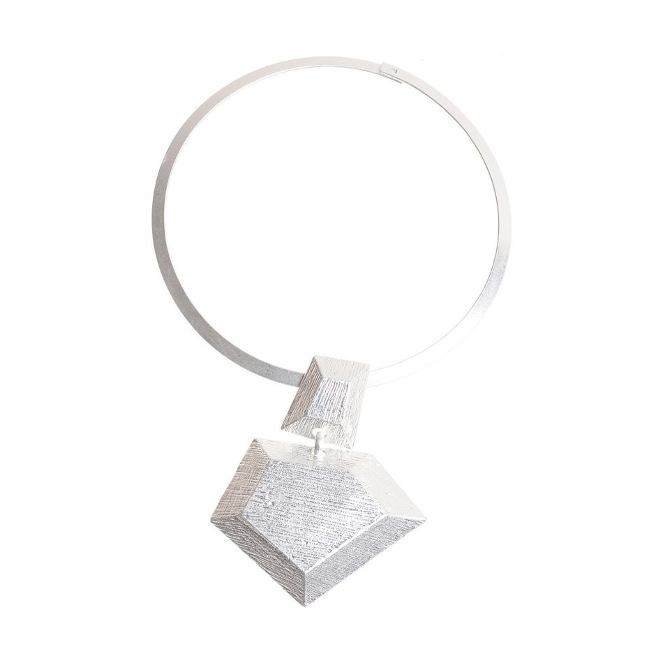 METAL GEOMETRIC SHAPE PENDANT SHORT NECKLACE
