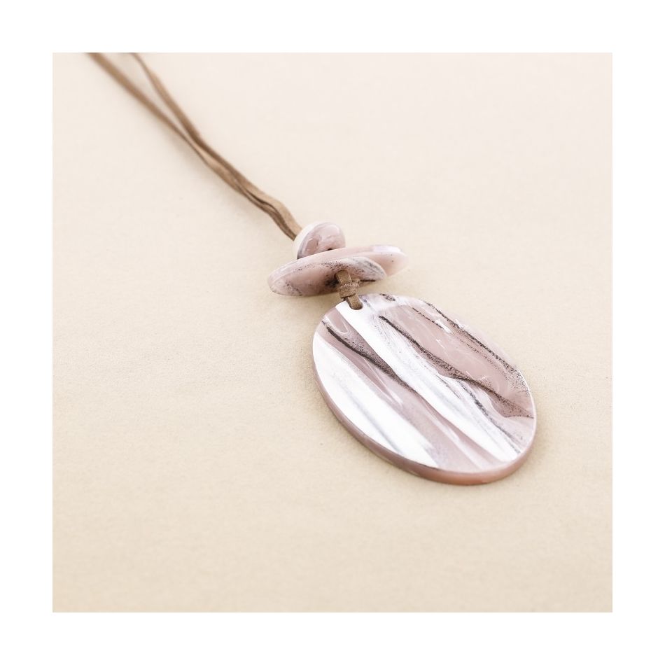 LONG RESIN PENDANT NECKLACE
