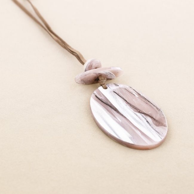 LONG RESIN PENDANT NECKLACE
