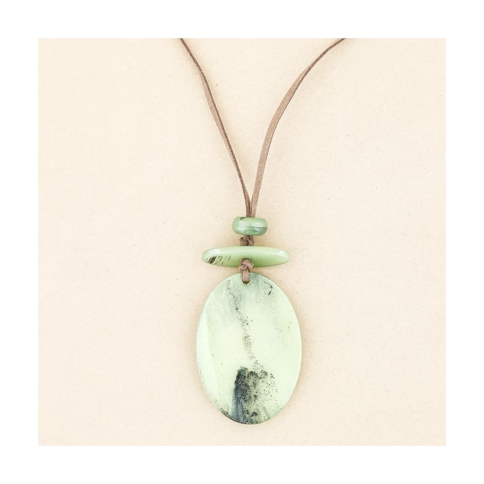 LONG RESIN PENDANT NECKLACE