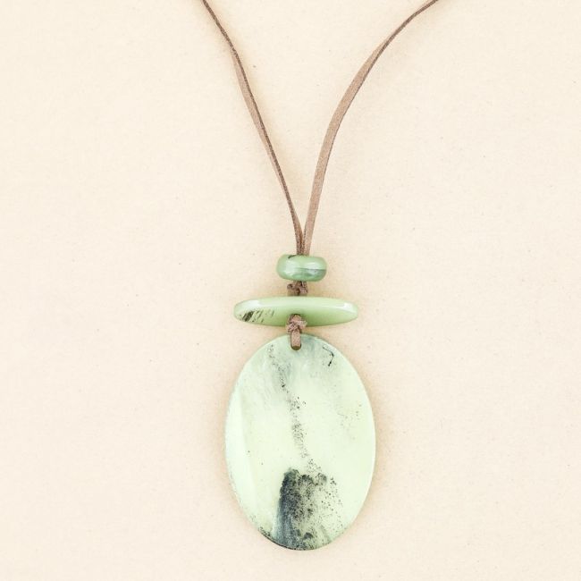 LONG RESIN PENDANT NECKLACE
