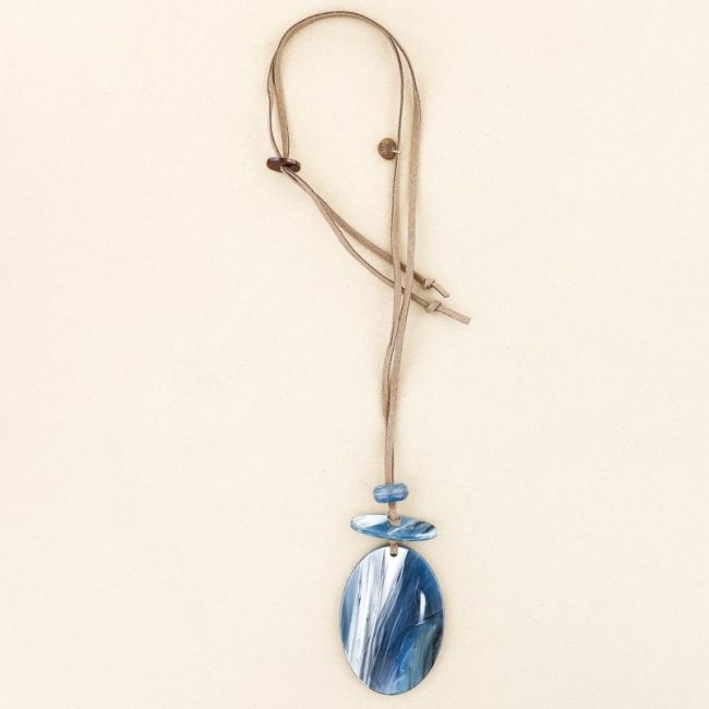 LONG RESIN PENDANT NECKLACE