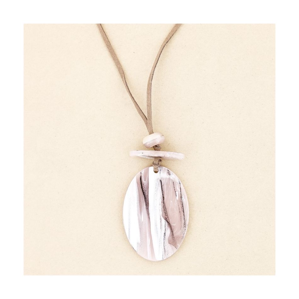 LONG RESIN PENDANT NECKLACE