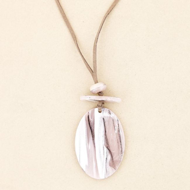 LONG RESIN PENDANT NECKLACE