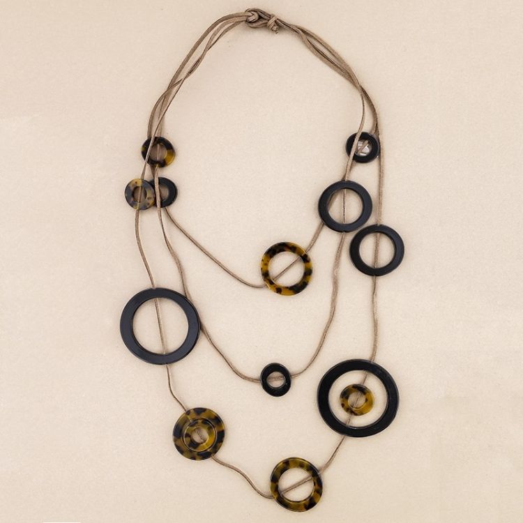 LONG NECKLACE TRIPLE RESIN BEADS
