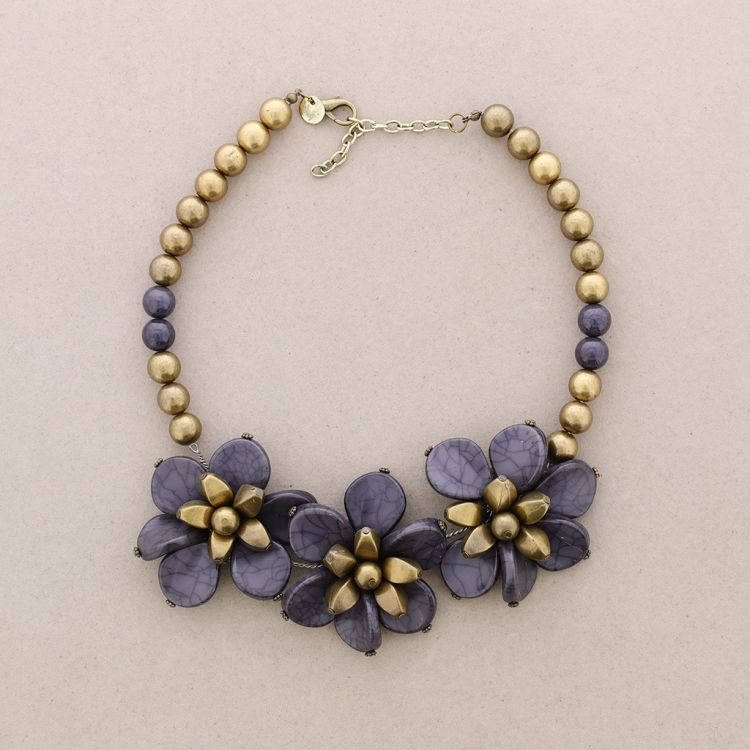 RESIN SHORT NECKLACE 3 FLOWERS