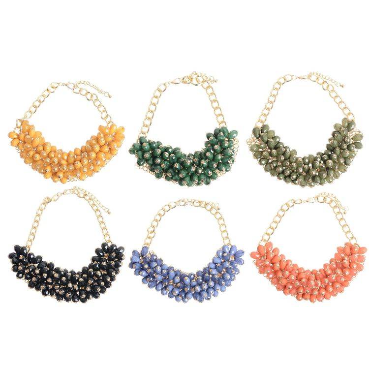 SHORT NECKLACE WITH FACETED BEADS 2