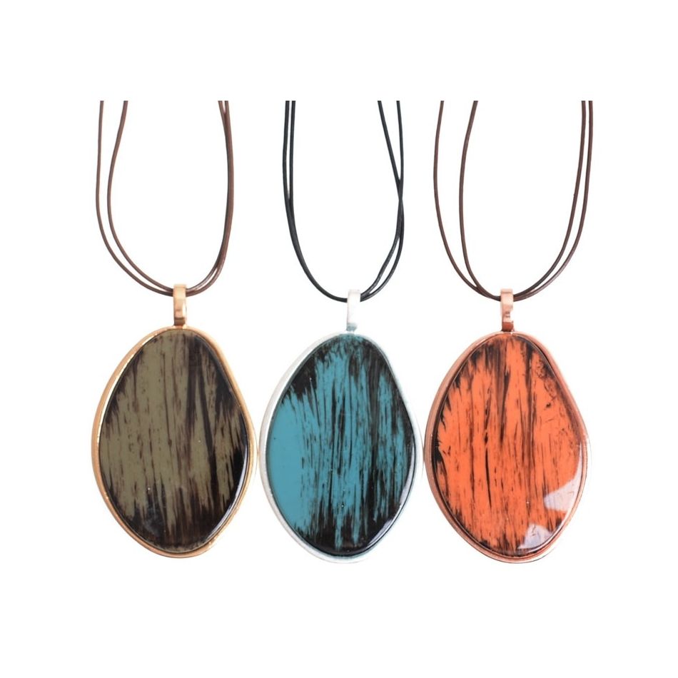 COLLAR LARGO COLG. METAL RESINA