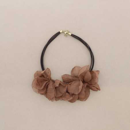 THREE FLOWERS SHORT NECKLACE