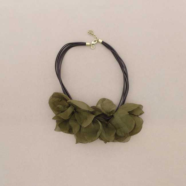 THREE FLOWERS SHORT NECKLACE