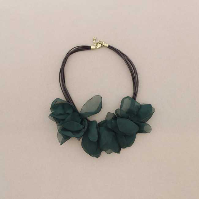 THREE FLOWERS SHORT NECKLACE