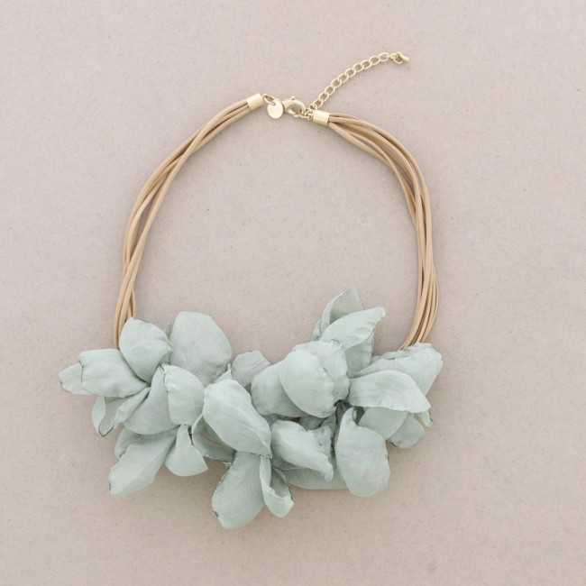 THREE FLOWERS SHORT NECKLACE