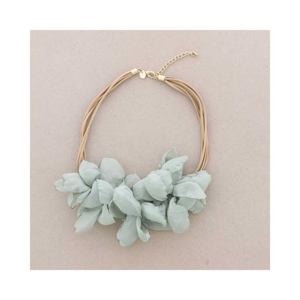 THREE FLOWERS SHORT NECKLACE