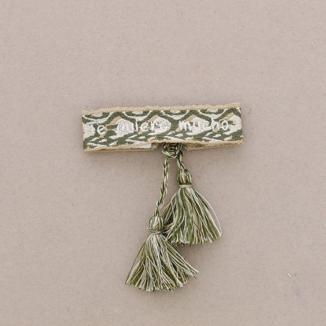 PULSERA  MACRAMÉ TE QUIERO MUCHO FLECOS