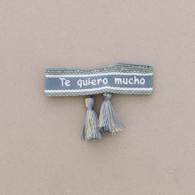 PULSERA  MACRAMÉ TE QUIERO MUCHO FLECOS