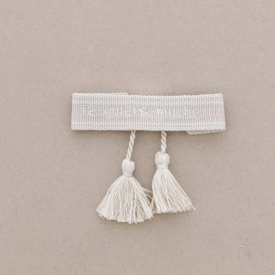 PULSERA  MACRAMÉ TE QUIERO MUCHO FLECOS