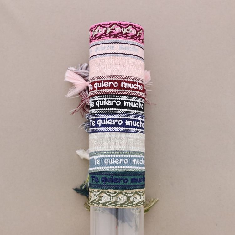 PULSERA  MACRAMÉ TE QUIERO MUCHO FLECOS 2