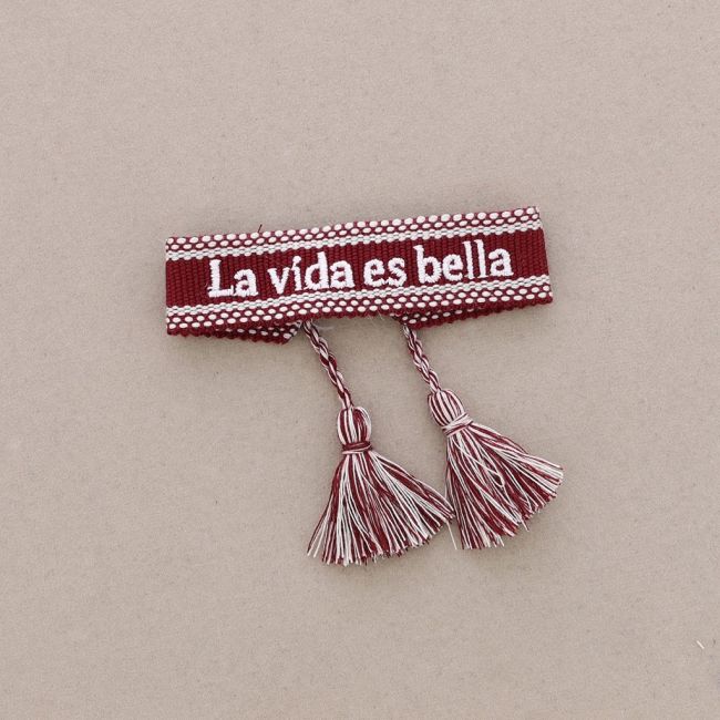 PULSERA  MACRAMÉ LA VIDA ES BELLA FLECOS