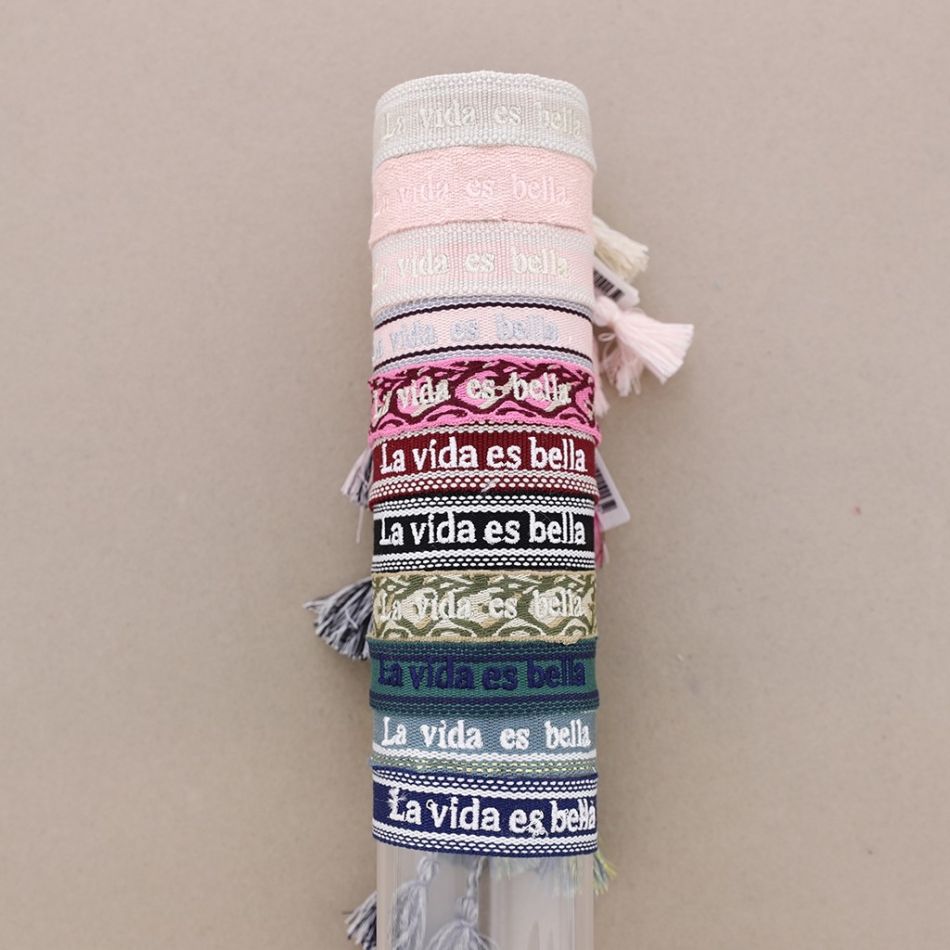 MACRAMÉ BRACELET LA VIDA ES BELLA FRINGES