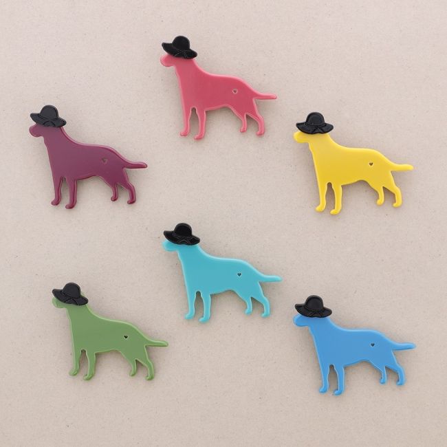 BROCHE PERRITO RESINA