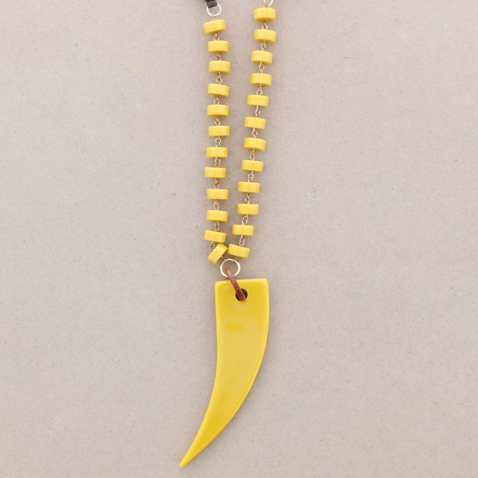 COLLAR LARGO COLGANTE CUERNO RESINA