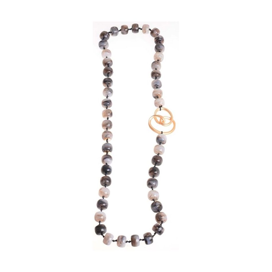 LONG NECKLACE WITH METAL FIGURE RESIN BEADS