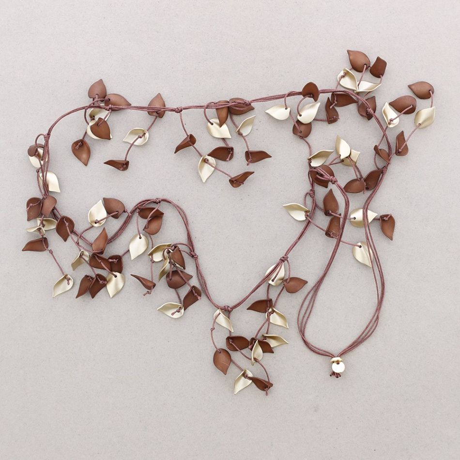 LONG NECKLACE WITH RESIN PETALS PENDANTS