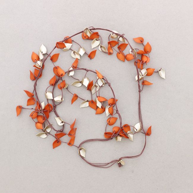 LONG NECKLACE WITH RESIN PETALS PENDANTS