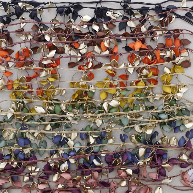 LONG NECKLACE WITH RESIN PETALS PENDANTS