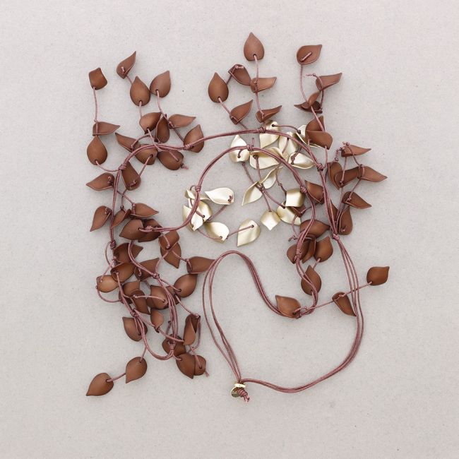 LONG NECKLACE WITH RESIN PETALS PENDANTS