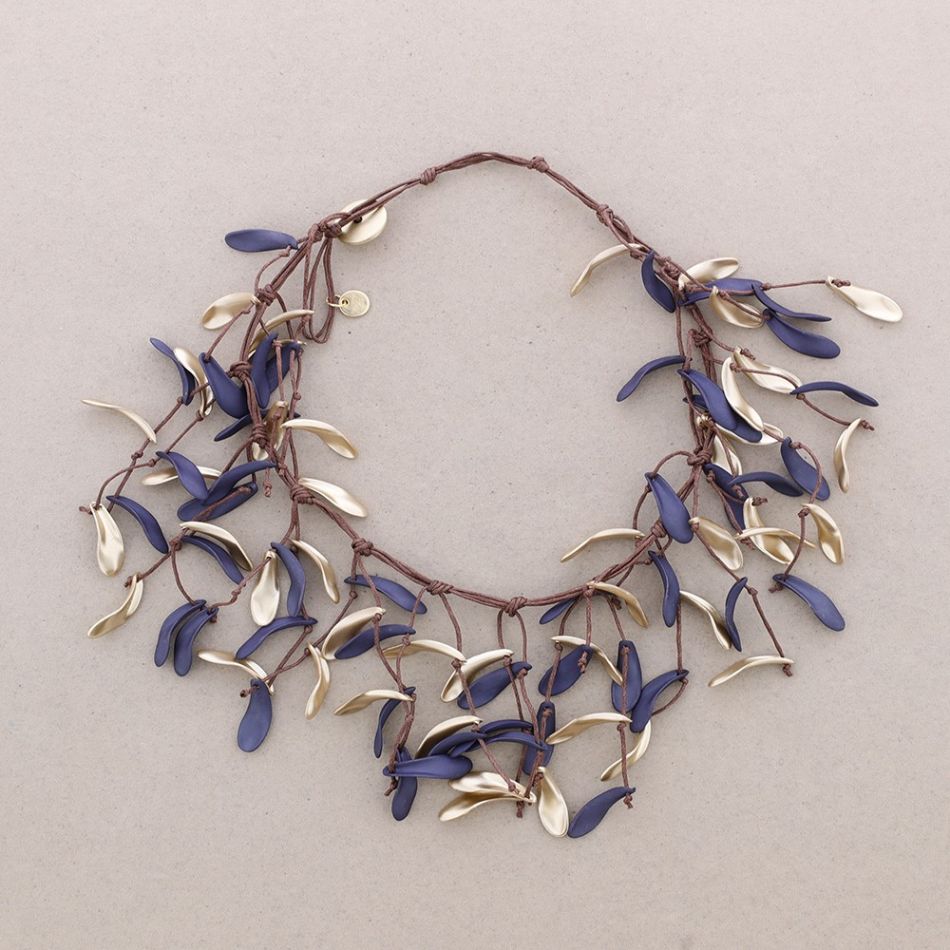 COLLAR LARGO COLGANTES PÉTALOS RESINA