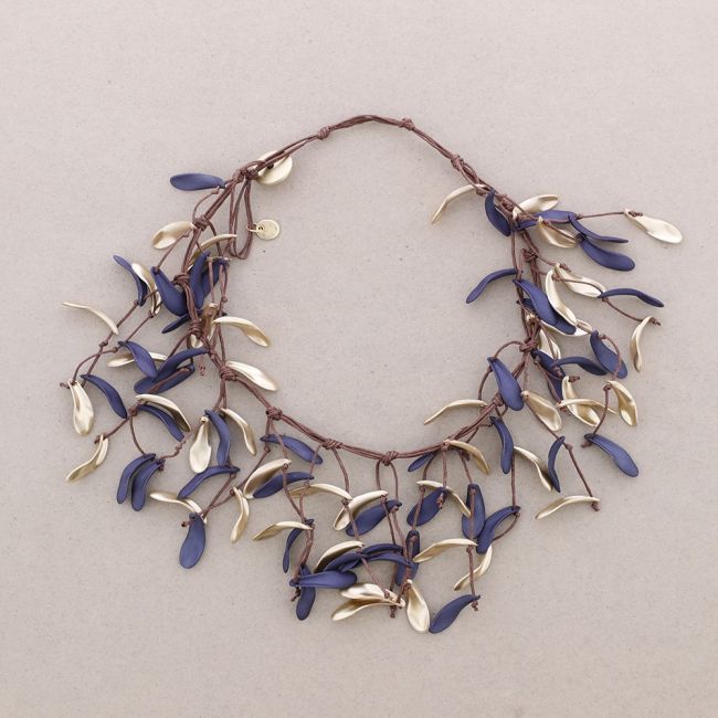 COLLAR LARGO COLGANTES PÉTALOS RESINA